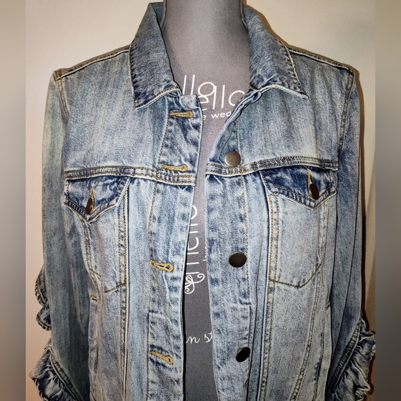 BP Ruffle Jean Denim Jacket Size Medium - Picture 7 of 10